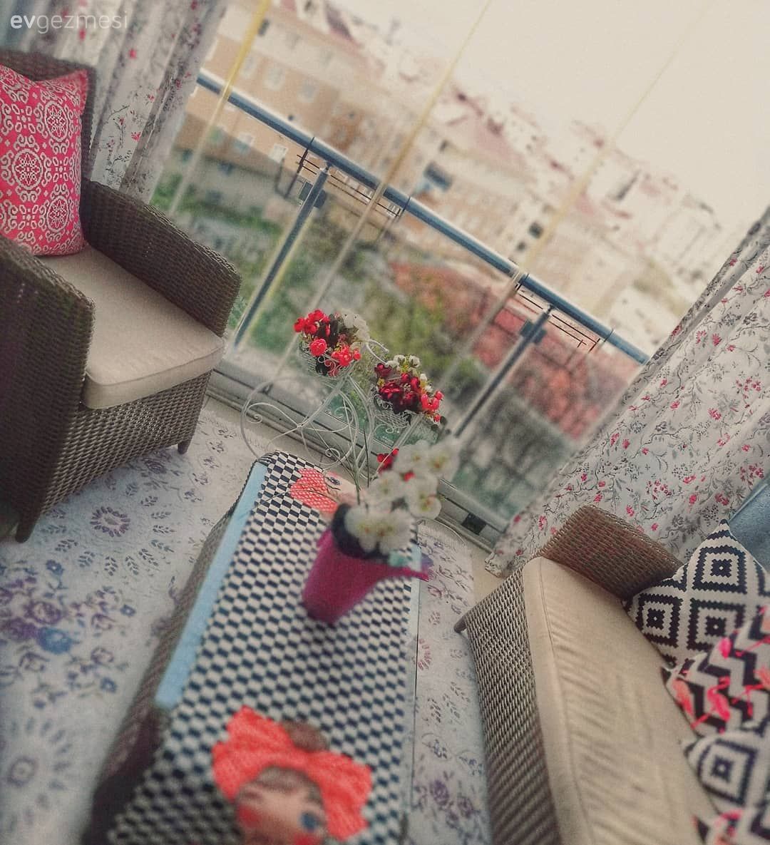 Bu Ev Klasik Stili ve Güçlü Renkleriyle Çok Şık