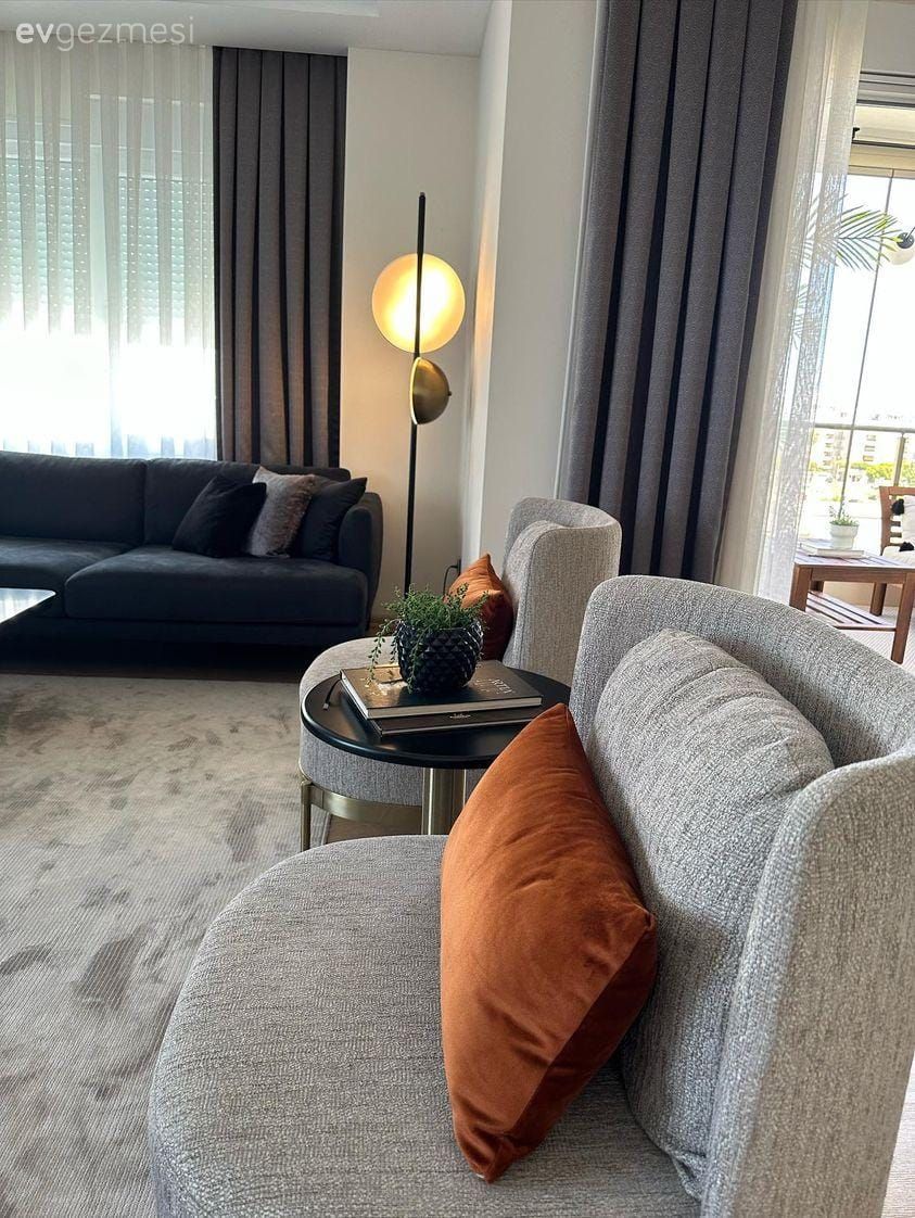 Salon, Modern, Gri, Antrasit  , Turuncu, Fon perde, Perde, Tül perde, Lambader, Aydınlatma, Yan sehpa, Sehpa, Halı, Salon halısı, Kırlent, Ev tekstili
