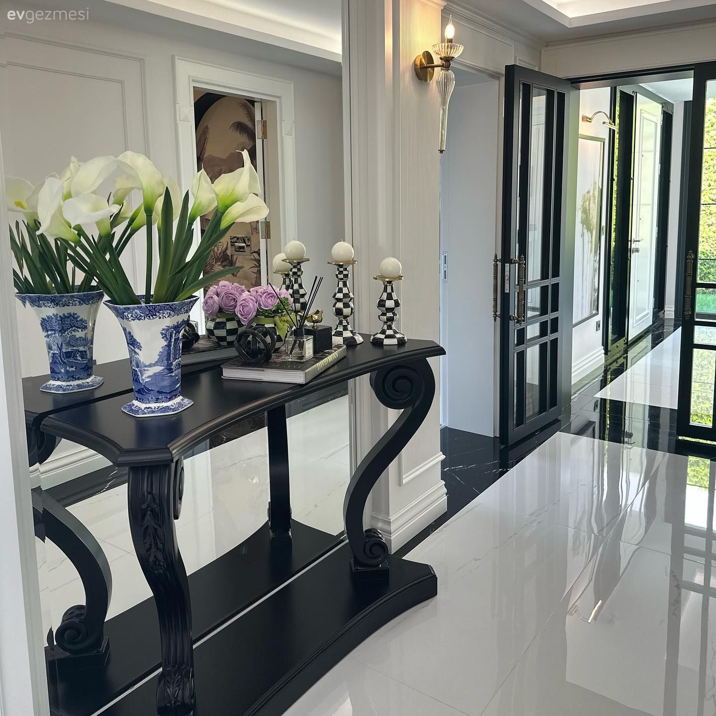 Antre, Beyaz, Siyah, Modern, Kapı , Dresuar, Vazo, Ev Aksesuar, Çiçekler, Aplik, Aydınlatma, Zemin seramikleri