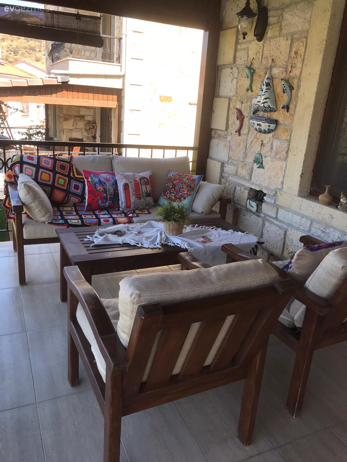 Bu İzmir Evinde Nostaljik Öğeler Pek seviliyor