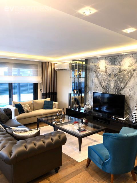 Salon, Modern, Art deko, Siyah, Krem, Mavi, Modern chesterfield, Berjer, Cam orta sehpa, Orta sehpa, Tv ünitesi, Tv ünitesi aksesuarları, Ev Aksesuar, Fon perde, Perde, Stor perde, Halı, Salon halısı, Led aydınlatma, Aydınlatma, Dekoratif Objeler, Dubleks evler