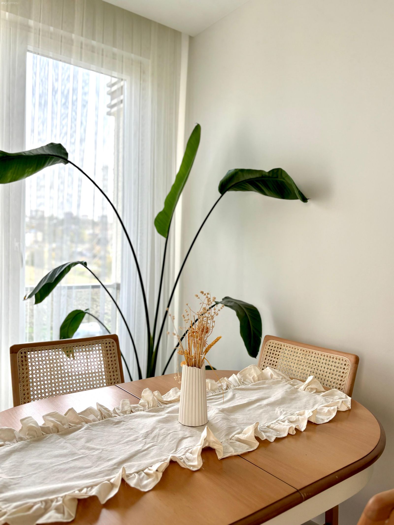 Bu İstanbul Evinde Rahatlığın Sembolü Köşe Koltuk