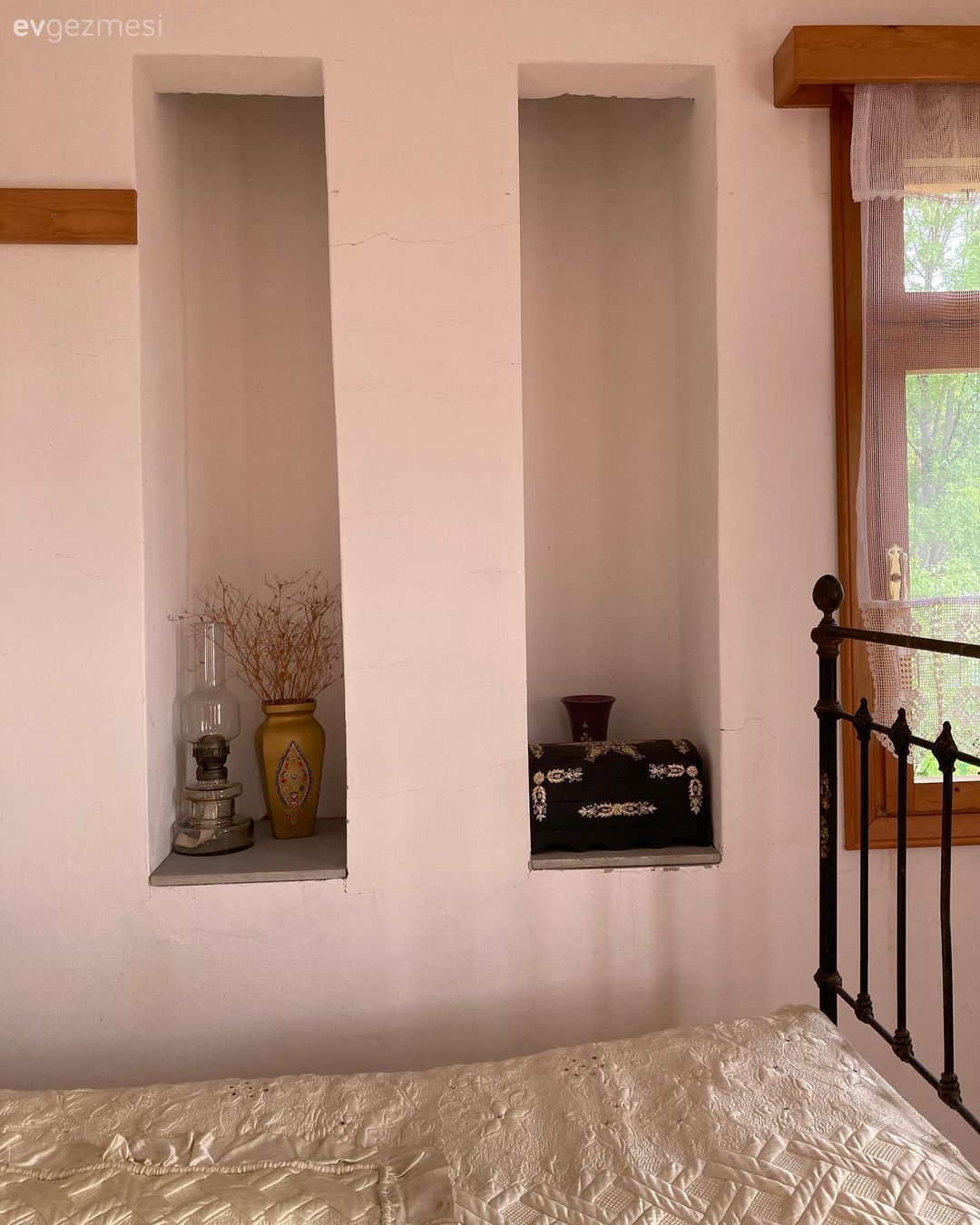 Yatak Odası, Duvar Nişleri