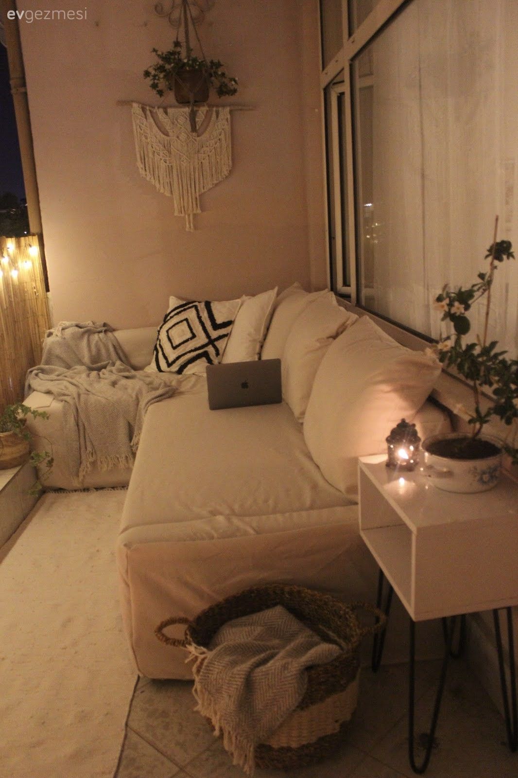 Balkon, Bohem Dekorasyon, Balkon oturma grubu, Balkon halısı, Beyaz, Balkon duvar dekorasyonu