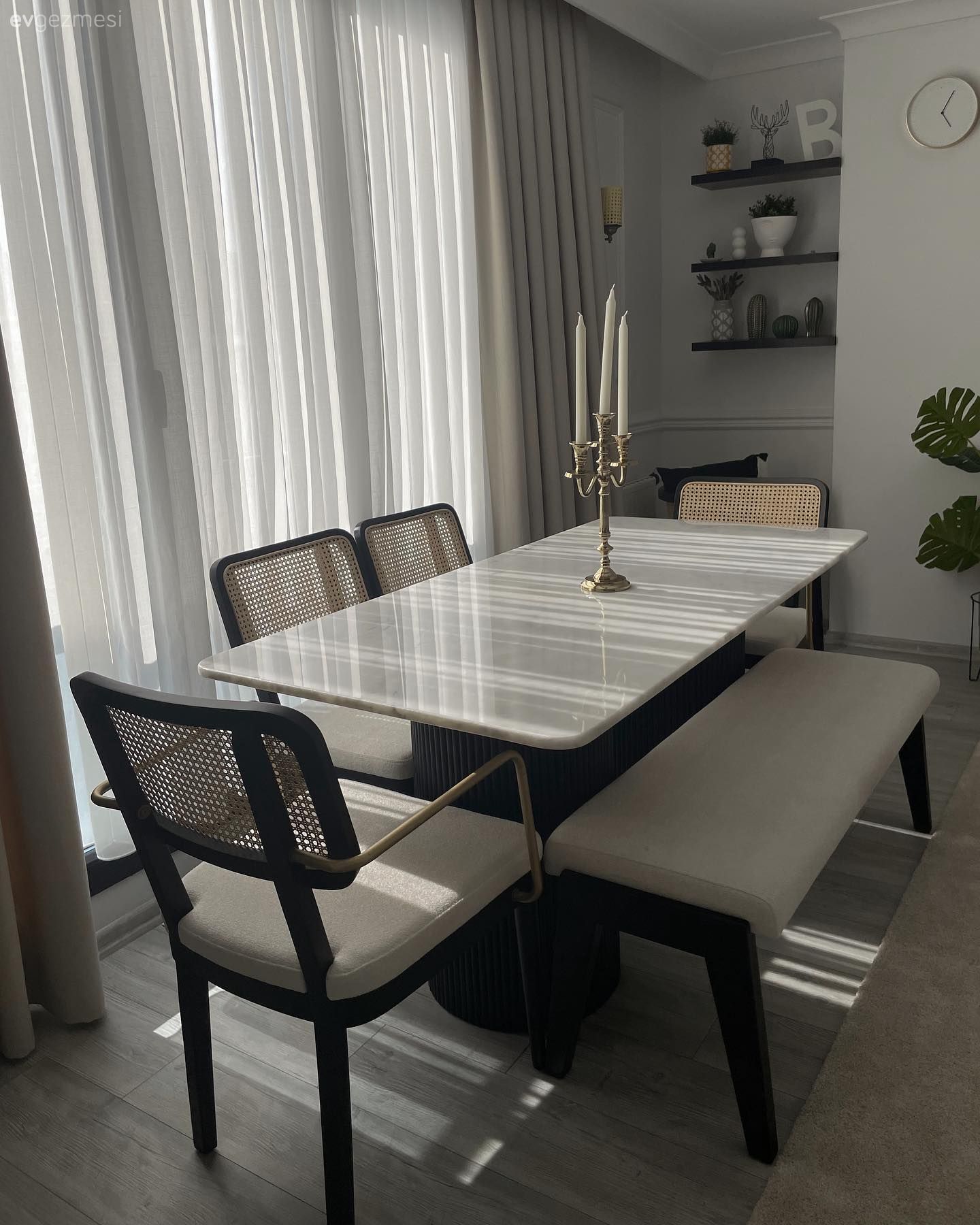 Ev Gezmesi: Eski Mobilyalarına Tamamen Veda Eden Bir İstanbul Evi!