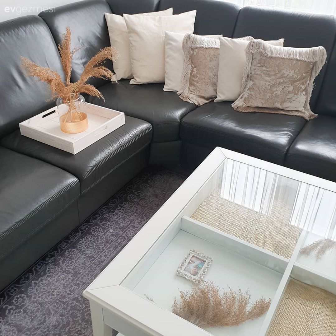 Salon, Füme, Beyaz, Bej, Kırlent, Ev tekstili, Orta sehpa, Sehpa, Sehpa üstü aksesuarı, Ev Aksesuar, Halı, Salon halısı, Vazo