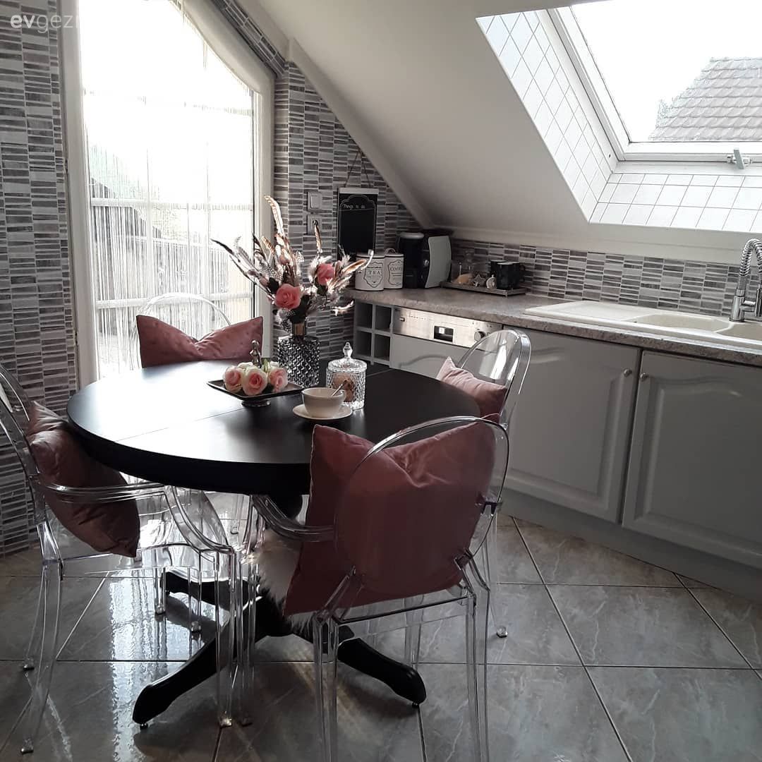 Ev Gezmesi: Dekoru ve Aksesuarlarıyla Şık Bir Çatı Katı