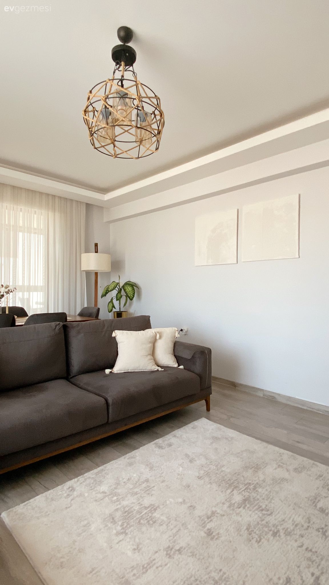 Salon, Bohem Dekorasyon, Modern, Gri, Beyaz, Krem, Ahşap Mobilya, Kahverengi, Koltuk takımı, Halı, Kırlent, Ev tekstili, Avize, Aydınlatma, Tül perde, Perde, Ev bitkisi