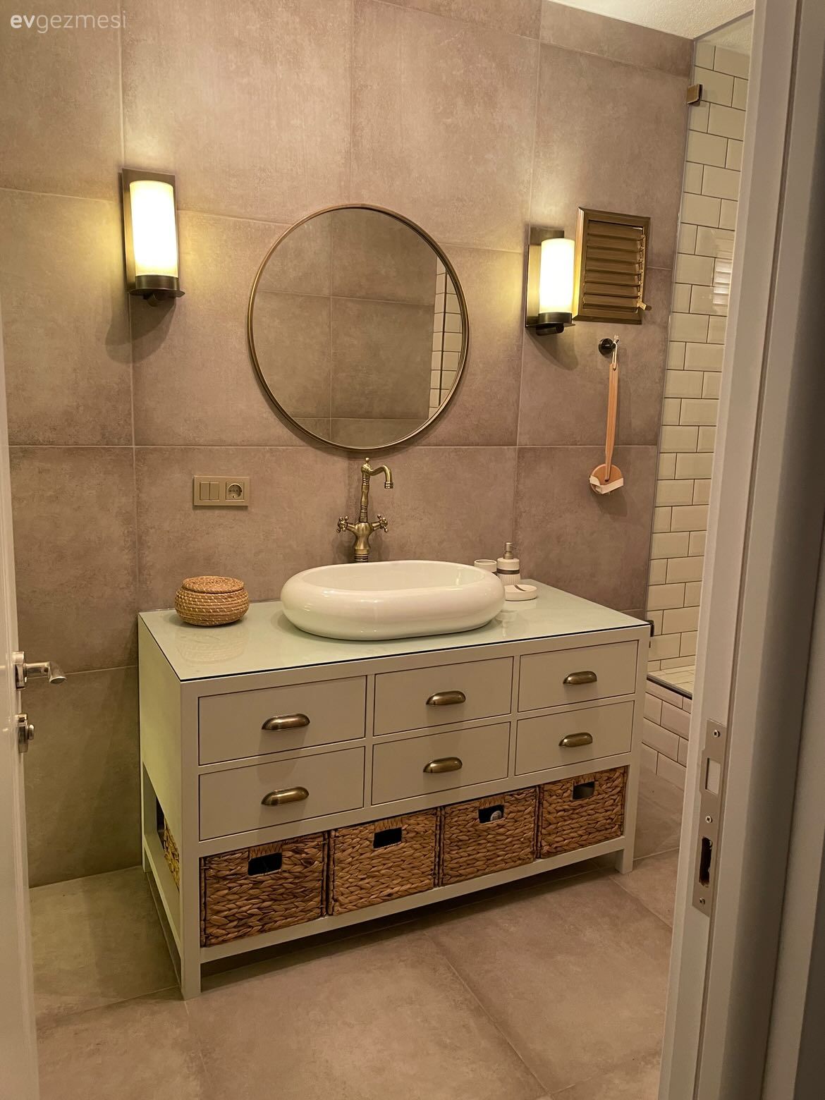 İşlevselliği Önemseyen Bu Banyo Samimi Havasıyla da Dikkatleri Çekiyor!