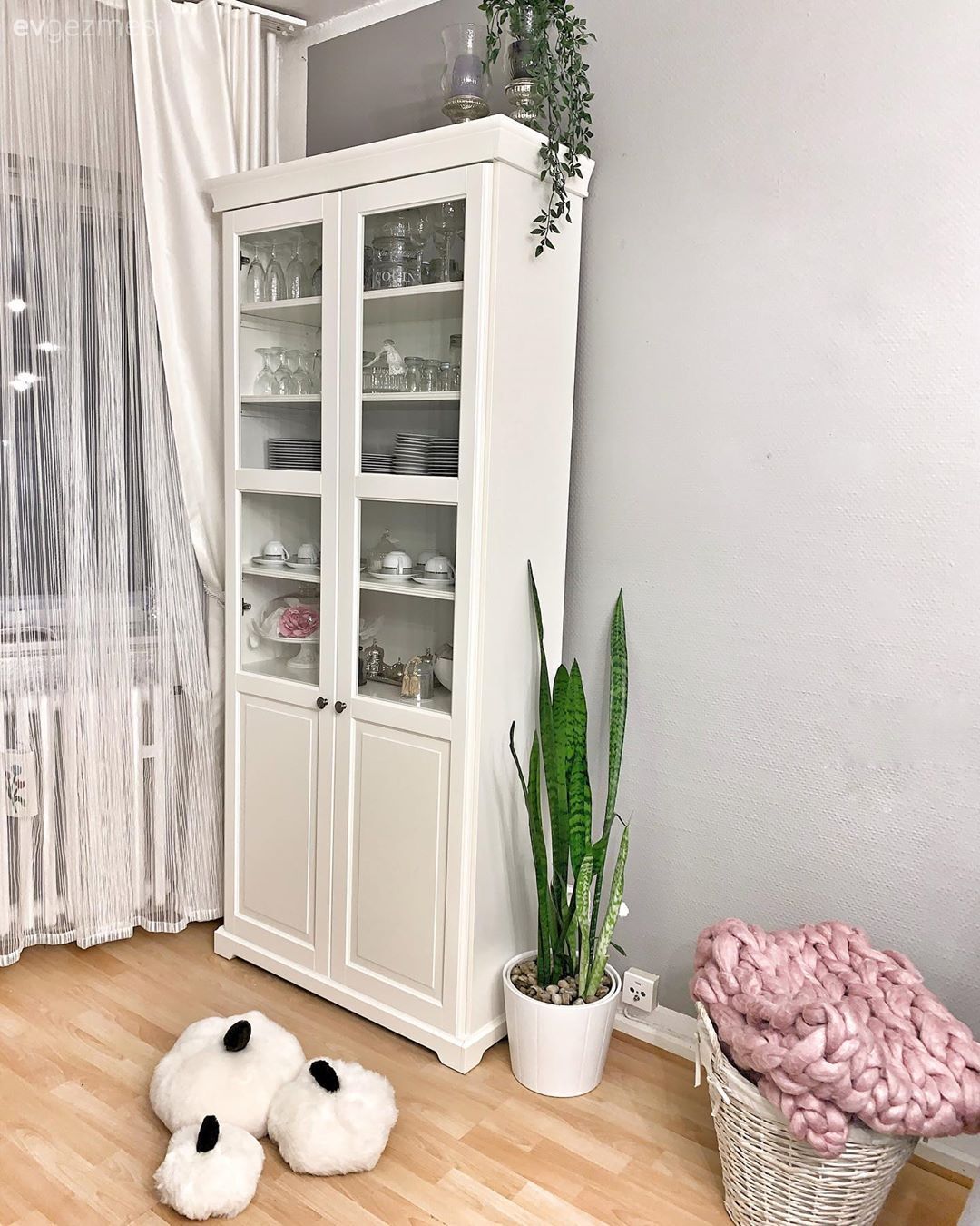 Ev Gezmesi: Duvar Dekorları Olmadan Yapamayan Bir Ev