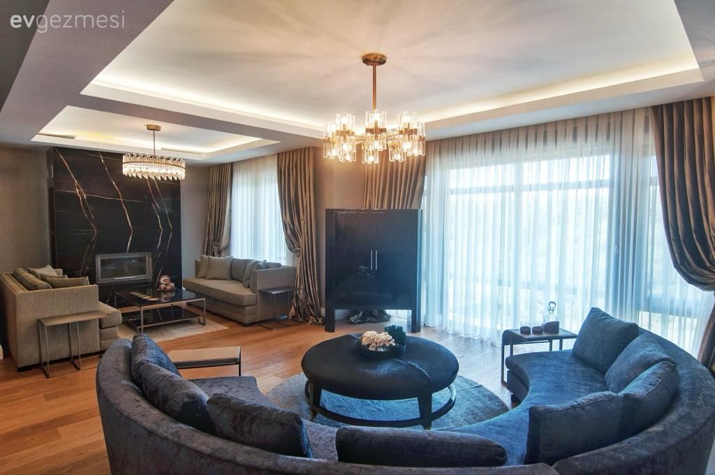 Bu 450 M2'lik Lüks Evde Işıltıya da Yer Var Doğallığa da!