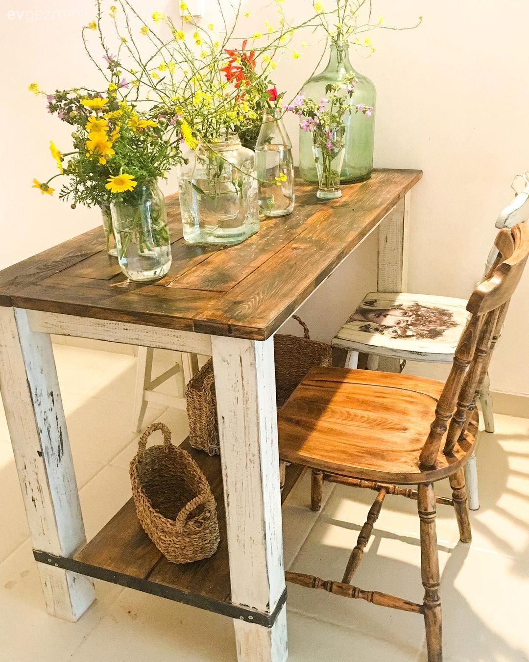 Sandalye, Mutfak masası, Ahşap Mobilya, Vazo, Ev Aksesuar, Çiçekler