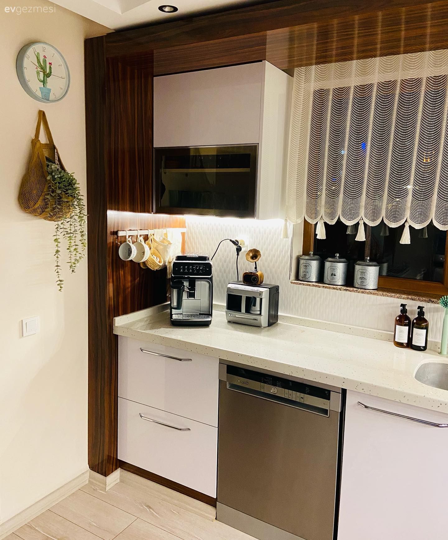 Mutfak, Beyaz, Rustik, Mutfak perdesi, Mutfak tezgahı, Mutfak tezgah arası, Tezgah arası seramik, Parke