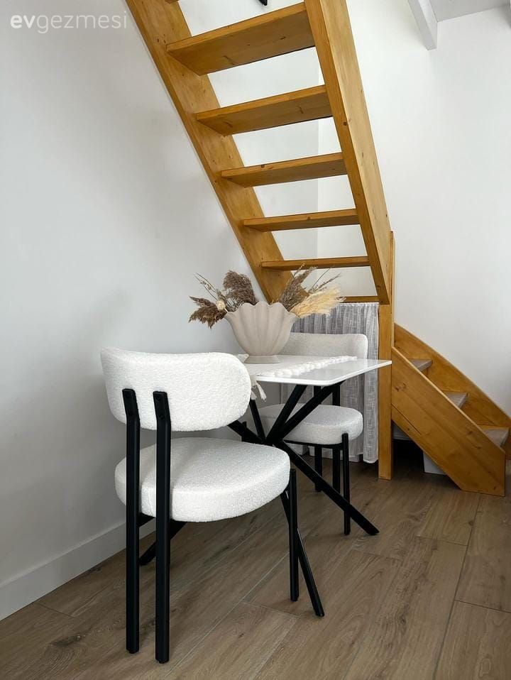 Bu Minimalist Evde Beyazın Monotonluğuna Çözüm Ahşaplar!