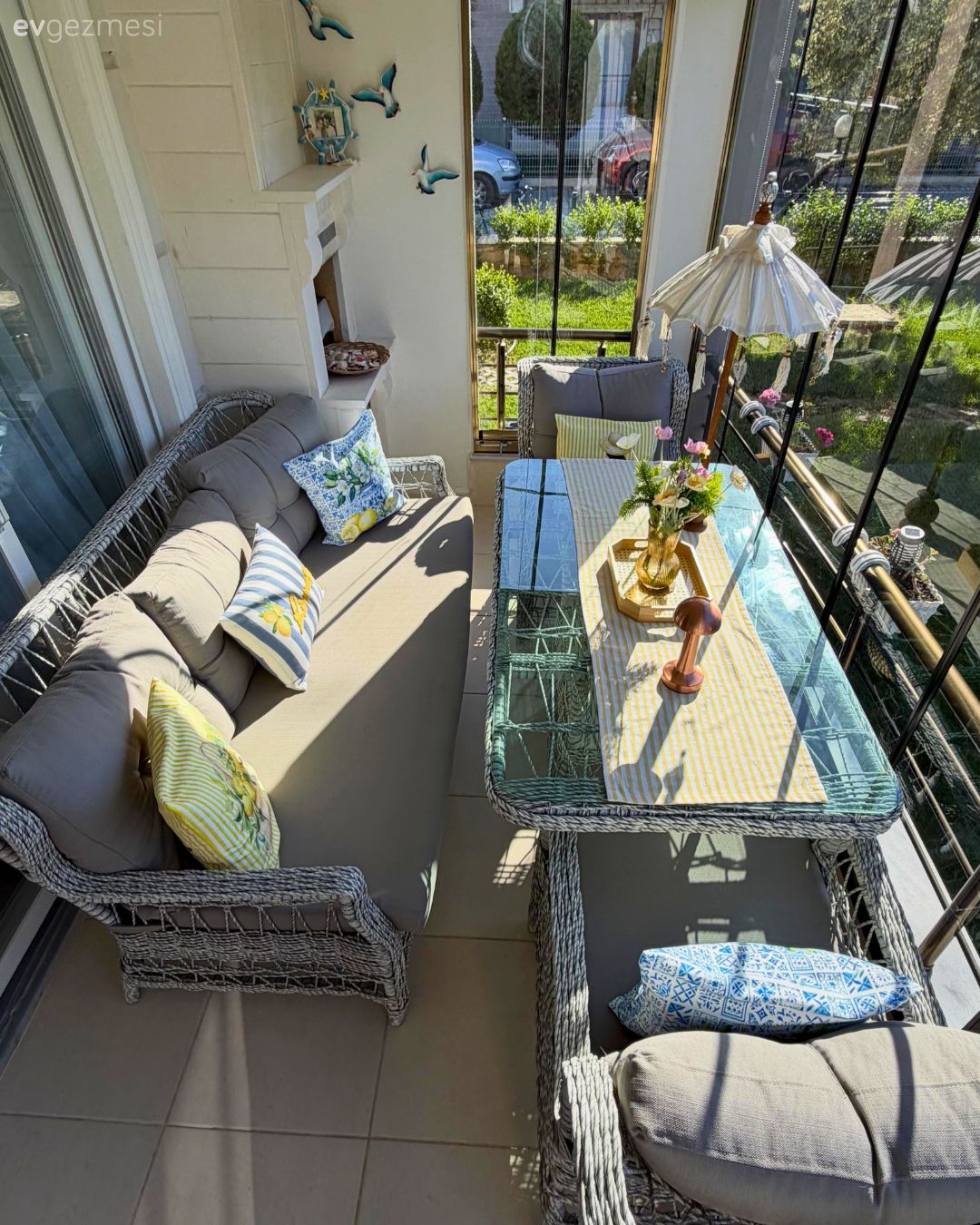 Balkon, Bohem Dekorasyon, Hasır, Balkon oturma grubu, Vizon, Yeşil, Mavi, Bej, Balkon masası, Dekoratif Objeler, Kapalı balkon, Duvar dekorasyonu, Balkon duvar dekorasyonu, Kırlent, Ev tekstili, Desenler