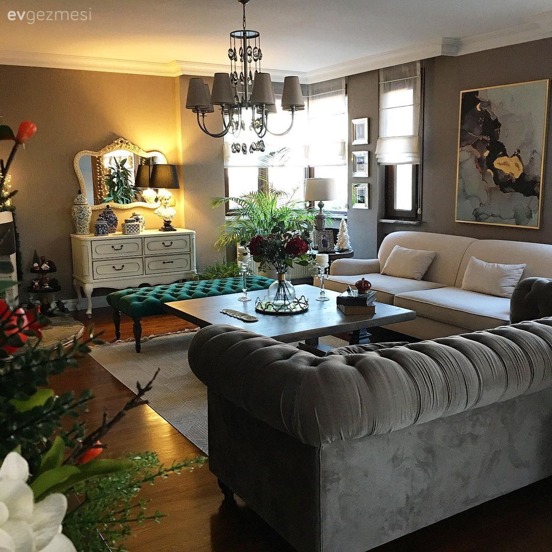 Ev tekstili, Salon, Puf, Modern rustik, Desenler, Koltuk takımı, Ayna, Beyaz, Gri, Yeşil, Orta sehpa, Sehpa, Halı, Salon halısı, Konsol, Konsol üzeri dekoratif objeleri, Tablo, Duvar dekorasyonu, Abajur, Aydınlatma, Avize, Fon perde, Perde, Kırlent