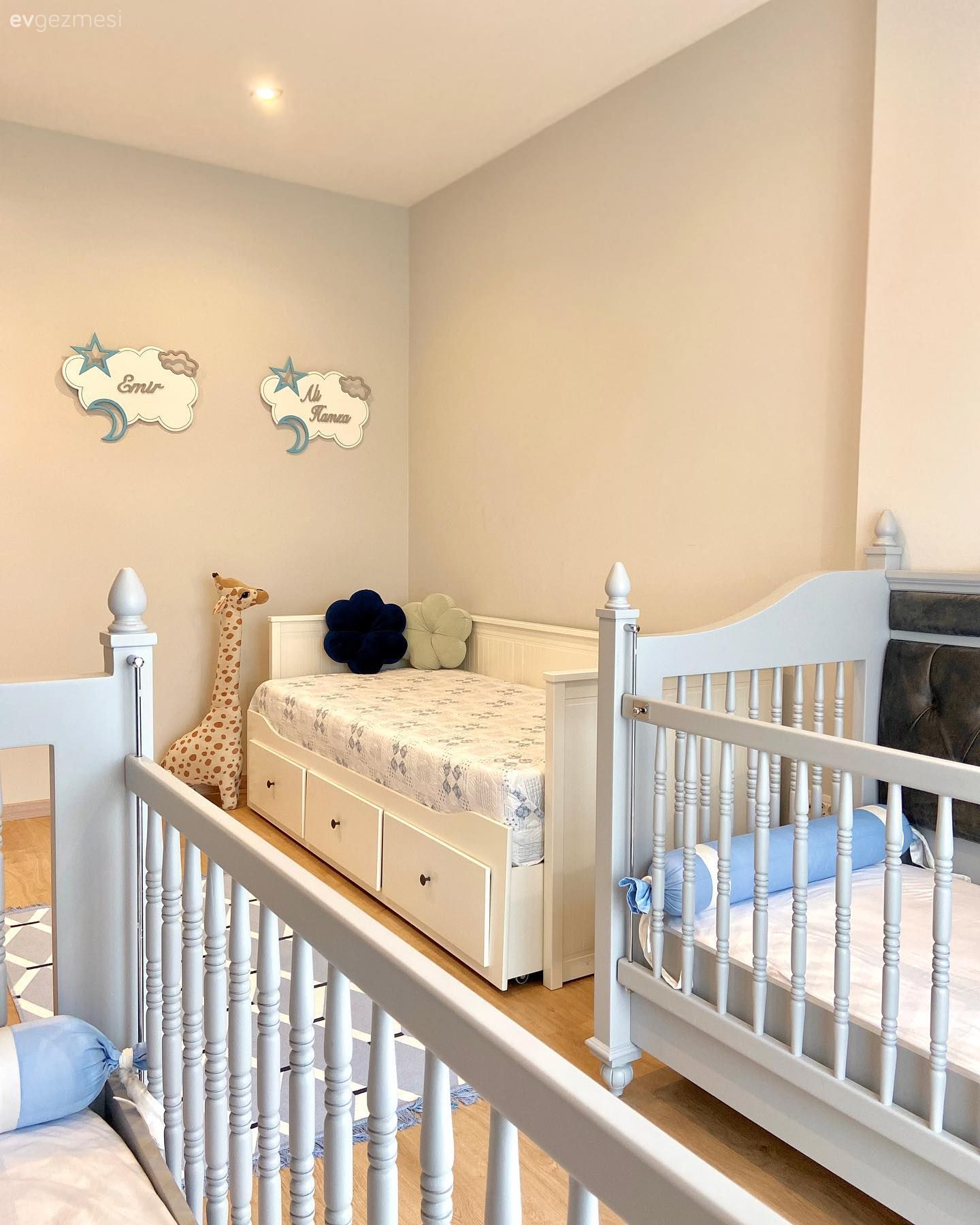 Gri, Beyaz, Sedir, Beşik, Bebek odası, Çocuk odası halısı