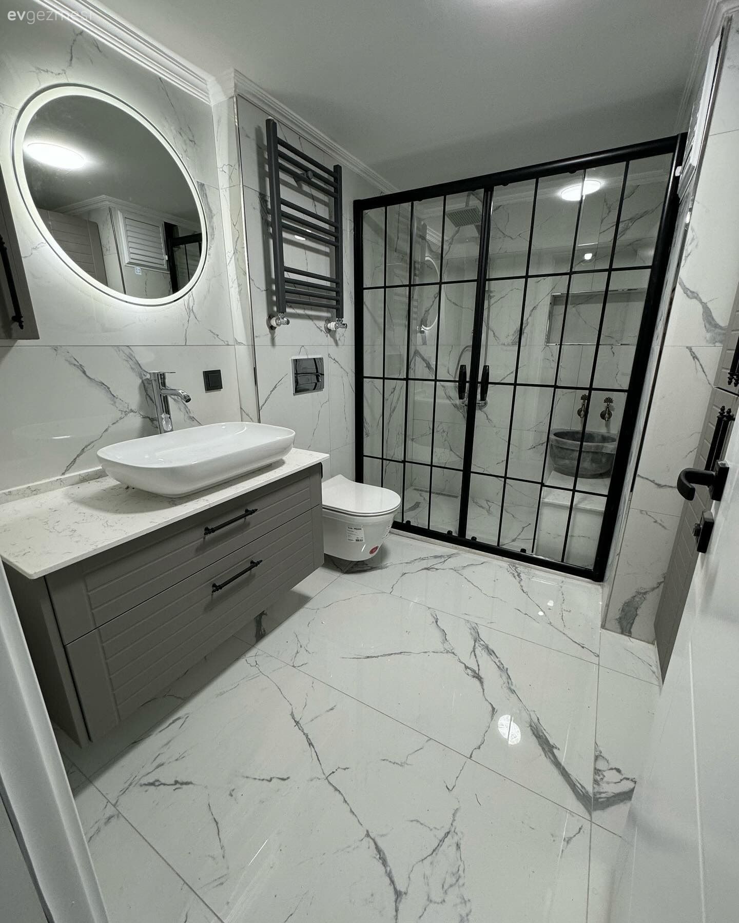 Modern Tarzı Benimseyen Bu Banyoda Geleneksel Sürprizler Var