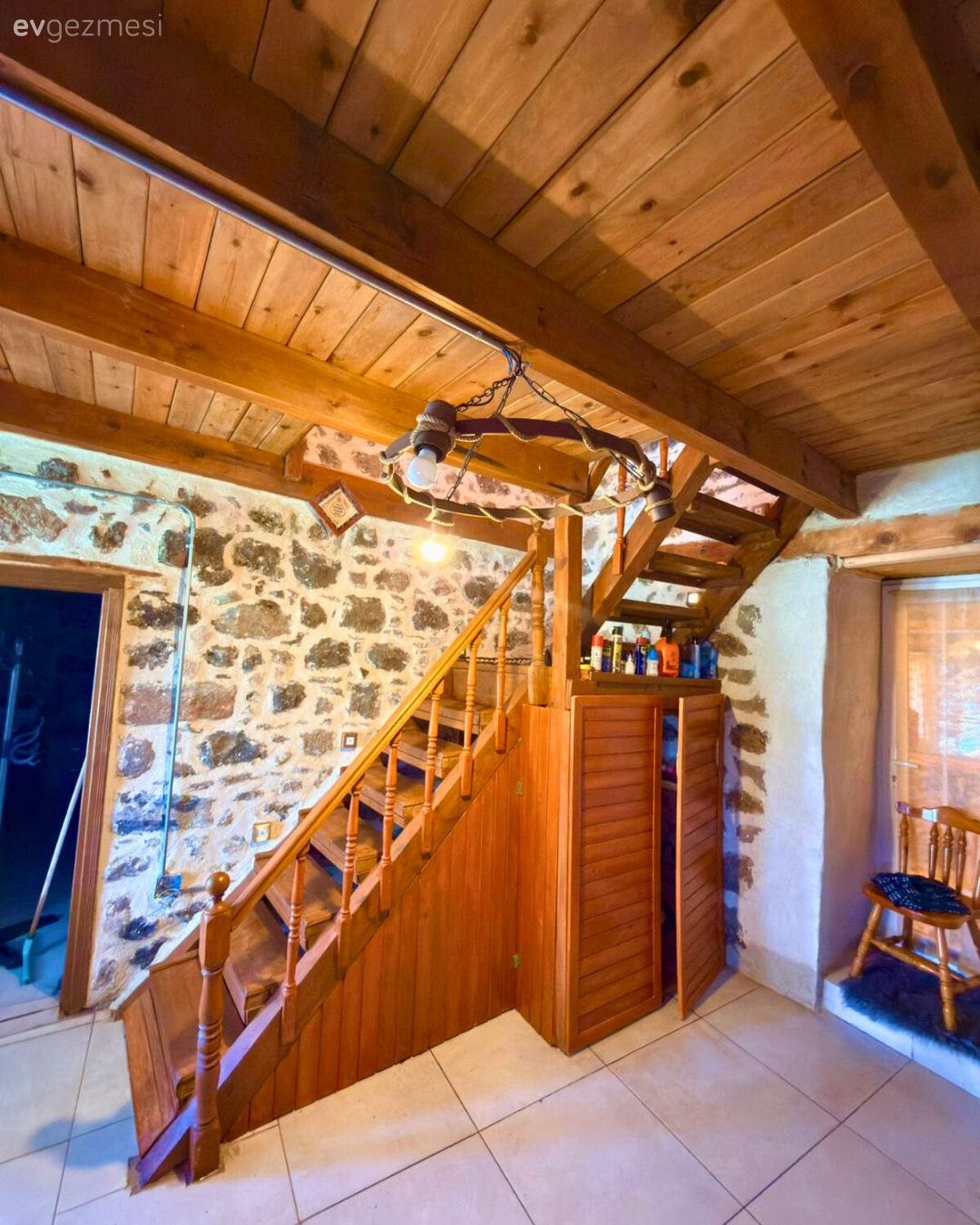 Köy evi, Ahşap ev, Taş ev, Antre, Merdiven