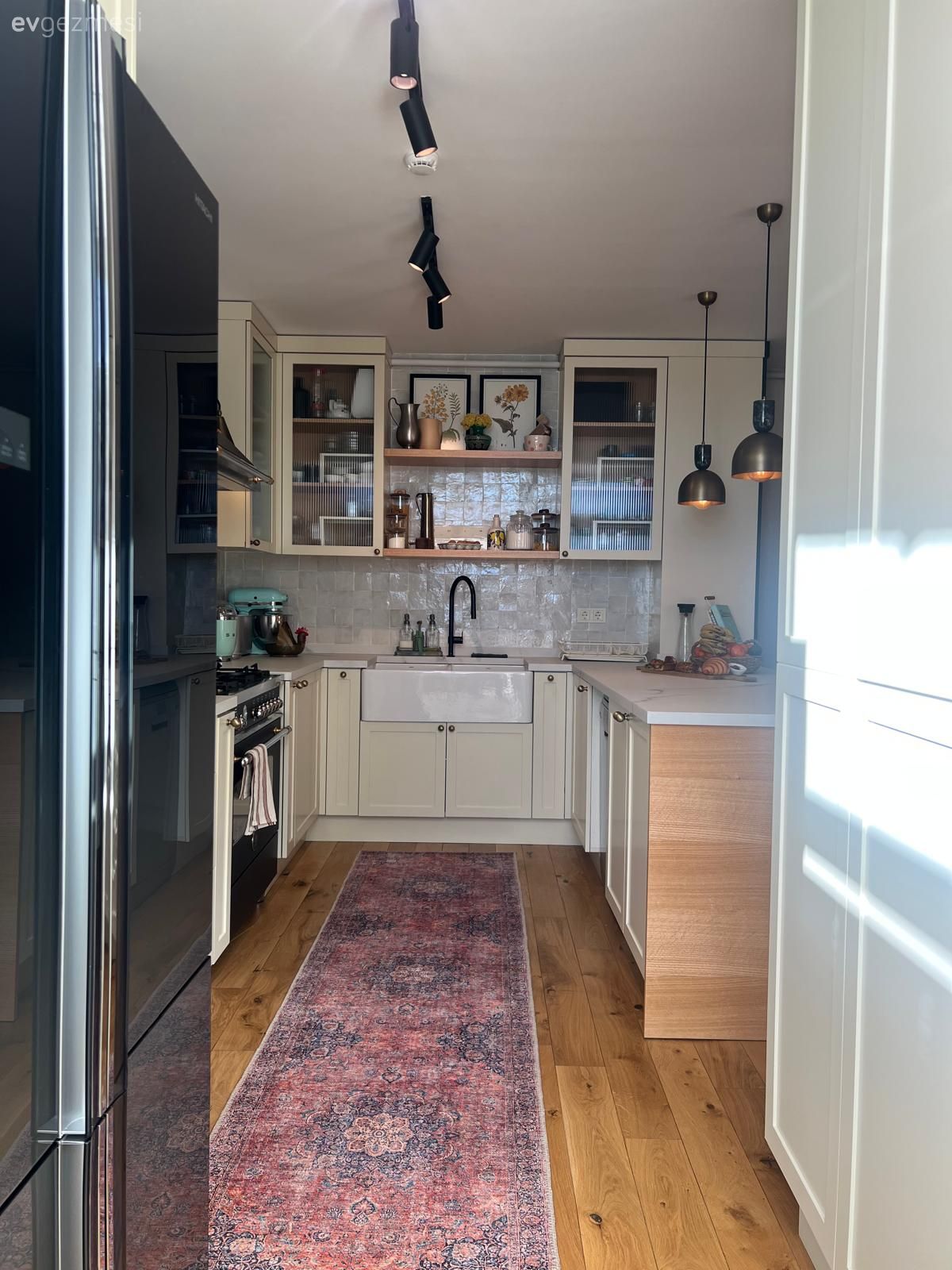 Uskumruköy'deki Bu Evin Mutfağının Büyük Kısmı Eskiden Bahçeymiş!