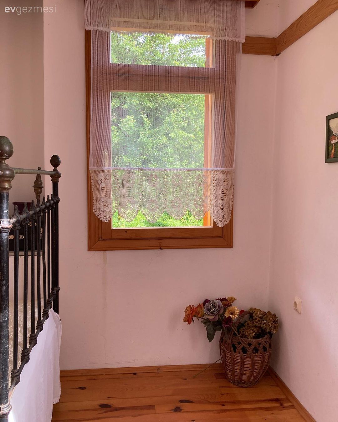 Yatak Odası, Pembe duvar, Tül perde, Perde