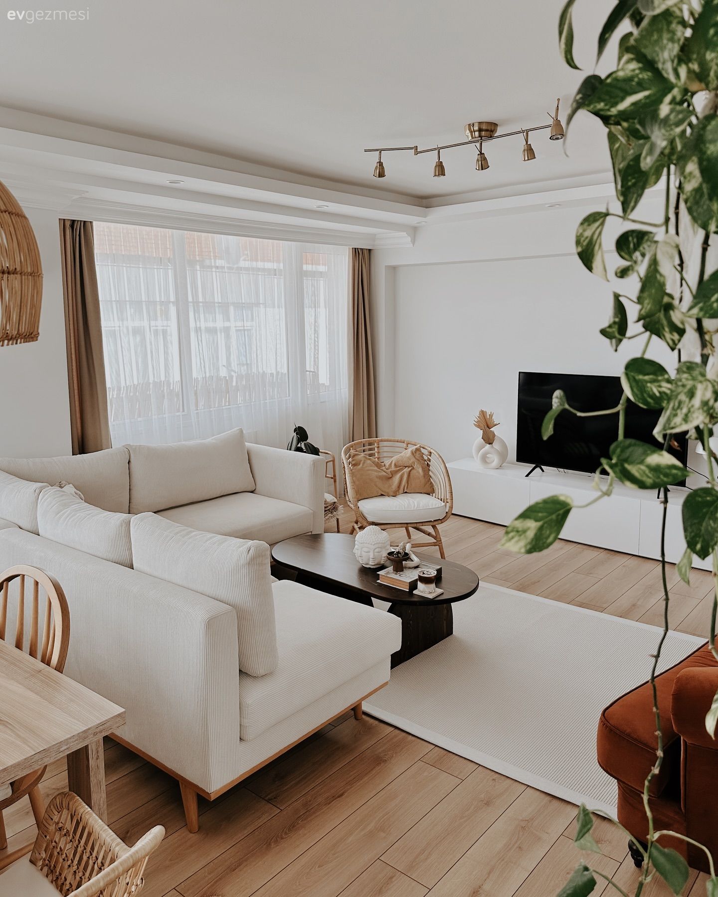 Kubbemsi Kitaplık Bu Salonun Ruhuna Çok İyi Gelmiş