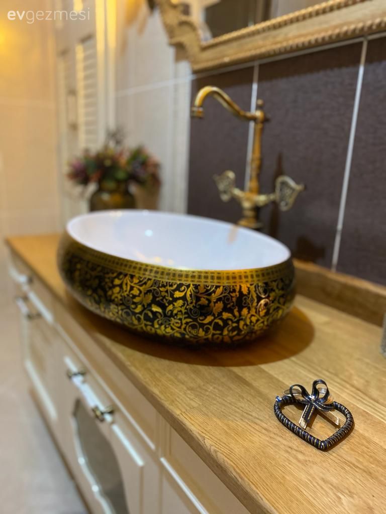 Banyo, Avangart, Beyaz, Varaklı Mobilya, Banyo seramikleri, Banyo aynası, Banyo aksesuarları