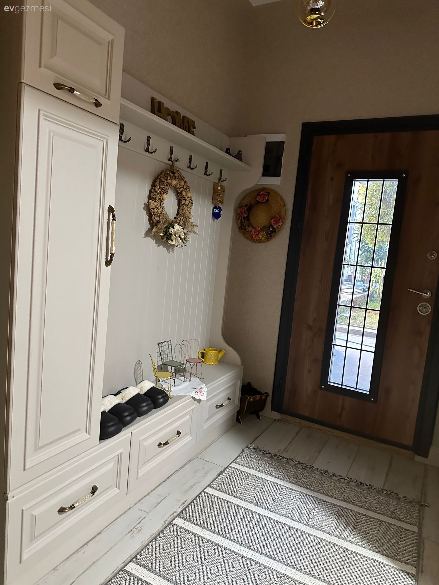 Trabzon'daki Bu Köy Evi Desen ve Renkleriyle Pek Şenlikli