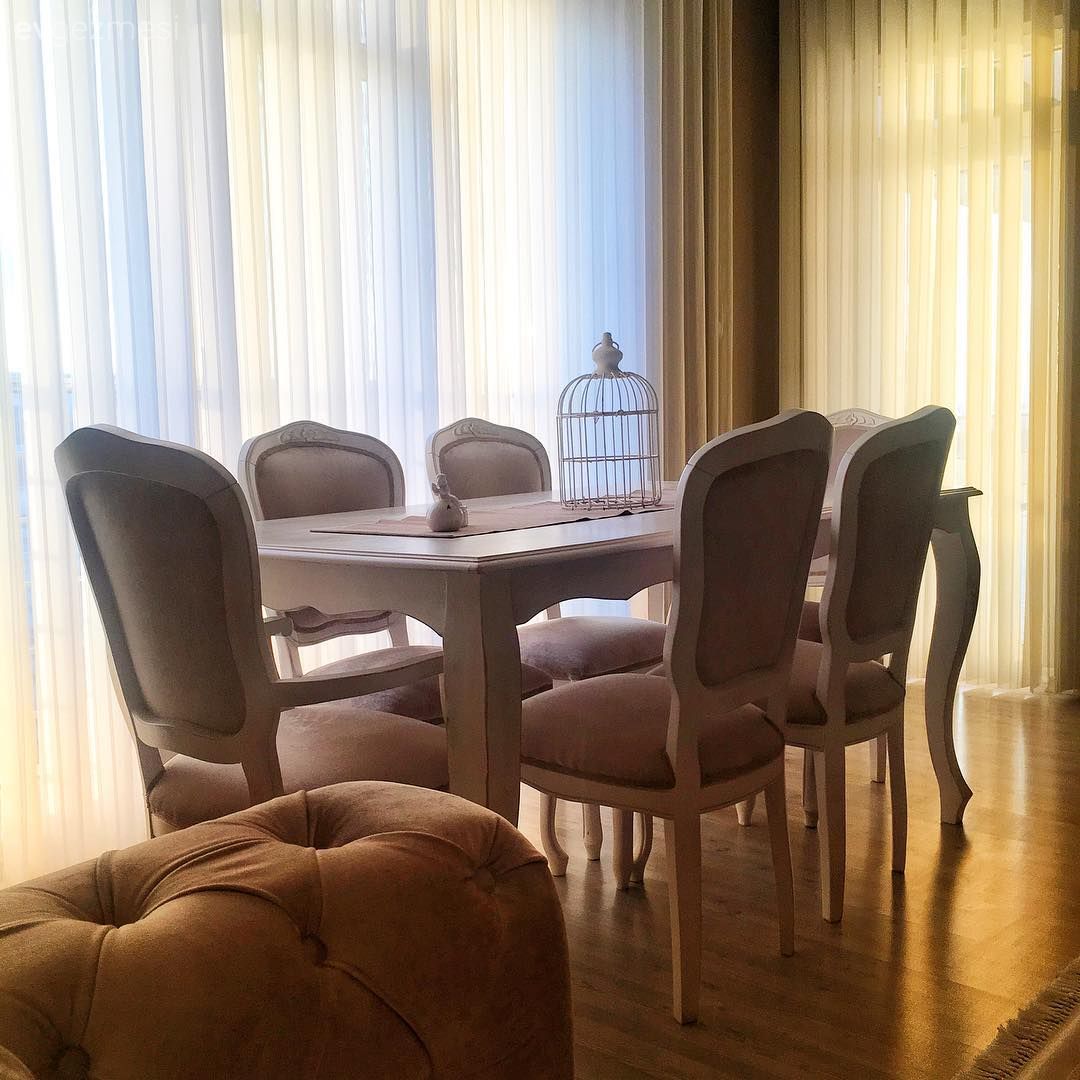 Yemek masası, Beyaz, Pudra pembe, Ferforje, Chesterfield, Koltuk takımı, Tül perde, Perde, Ahşap masa