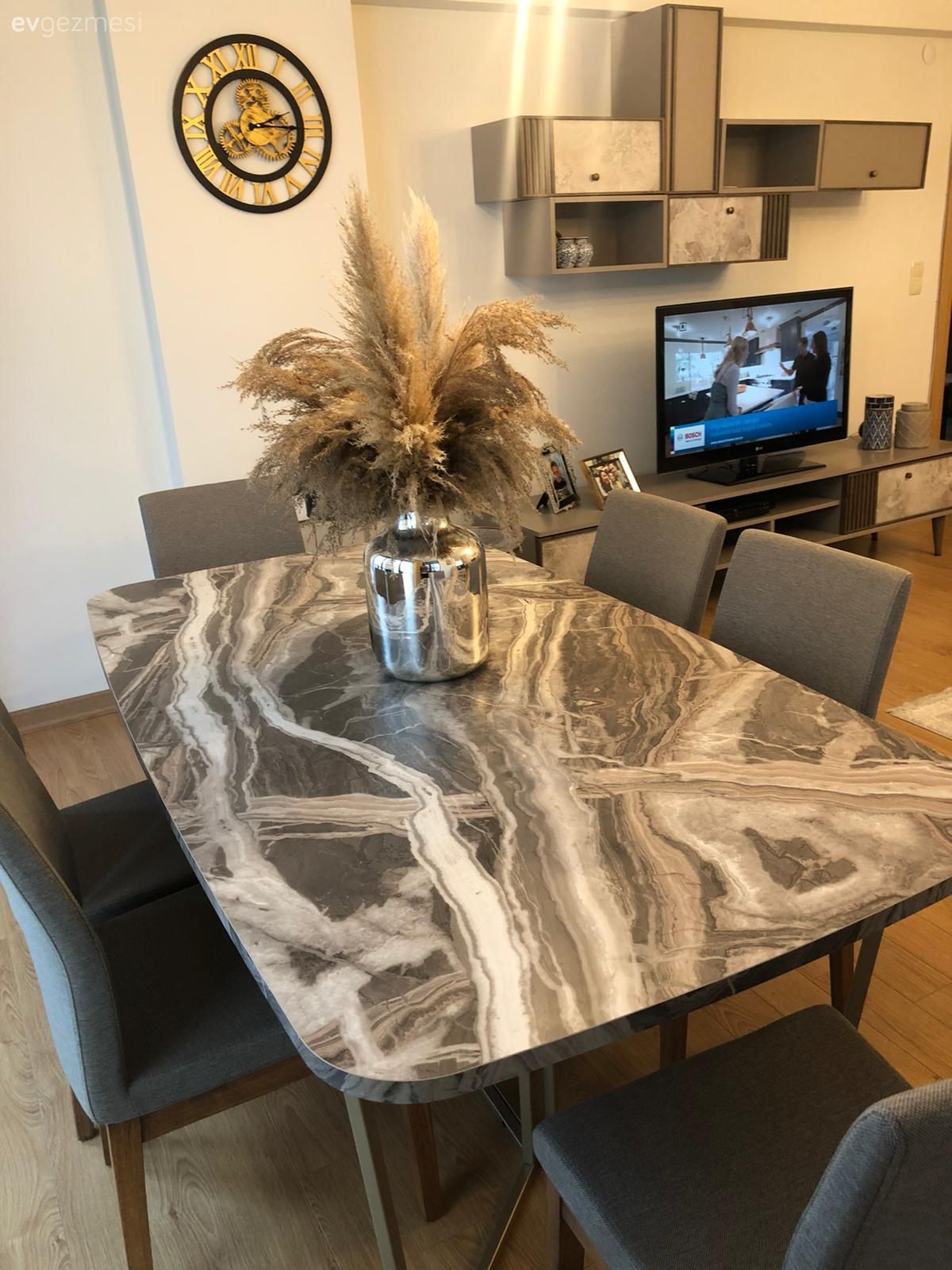 Sandalye, Yemek masası, Yemek Odası, Pampas otu, Bohem Dekorasyon, Duvar saati, Duvar dekorasyonu