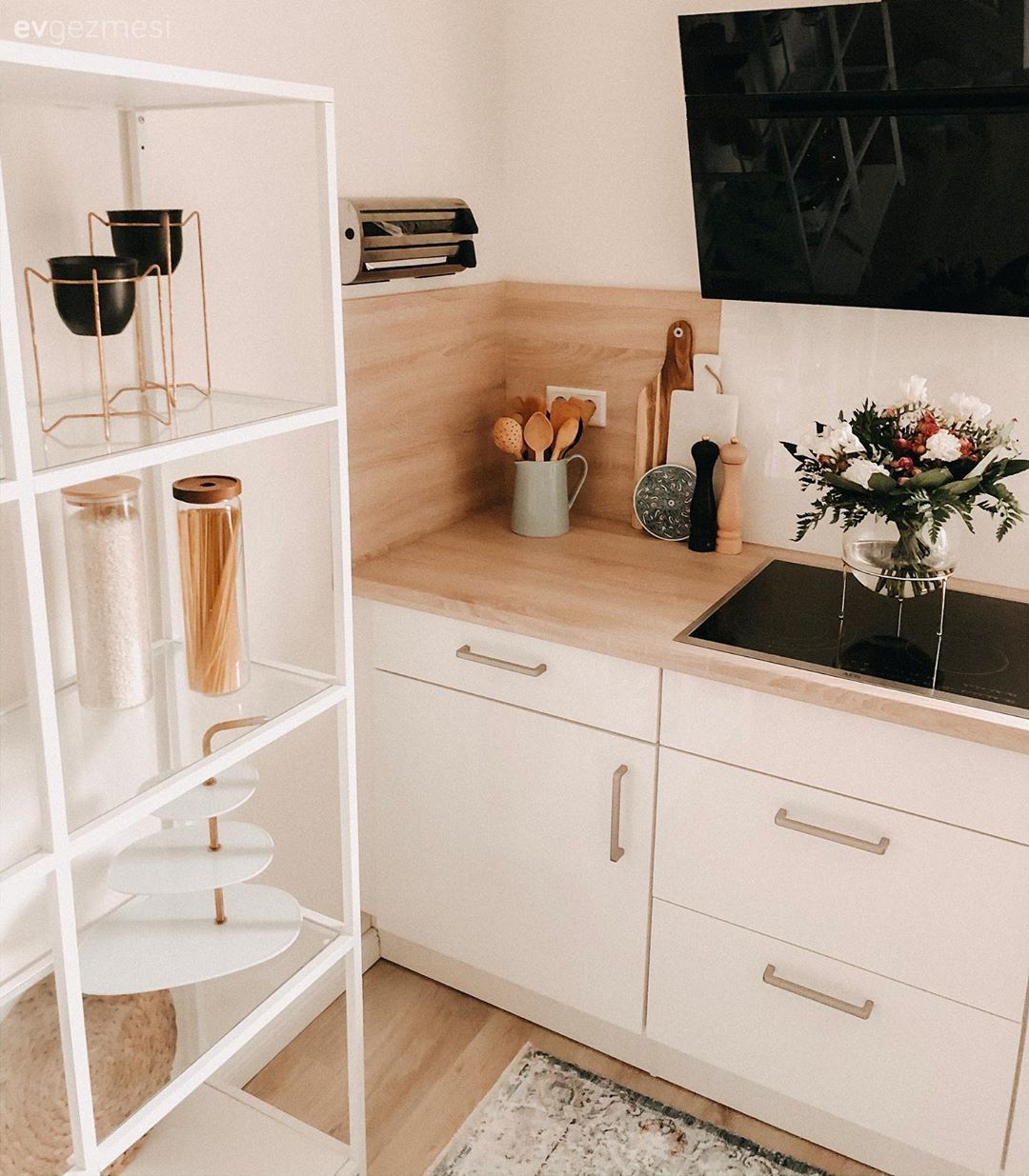 Mutfak, Beyaz, Siyah, Cam Ankastre, Ankastre, Mutfak tezgahı, Mutfak tezgah arası, Mutfak rafı, Mutfak aksesuarları