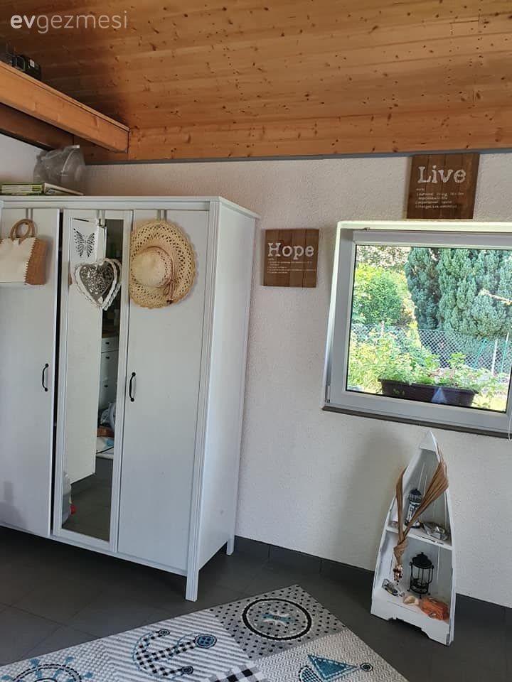 Salon, Beyaz, Gri, Kırlent, Ev tekstili, Vestiyer, Abajur, Aydınlatma, Ev bitkisi, Deniz temalı dekorasyon(coastal), Tavan dekorasyon