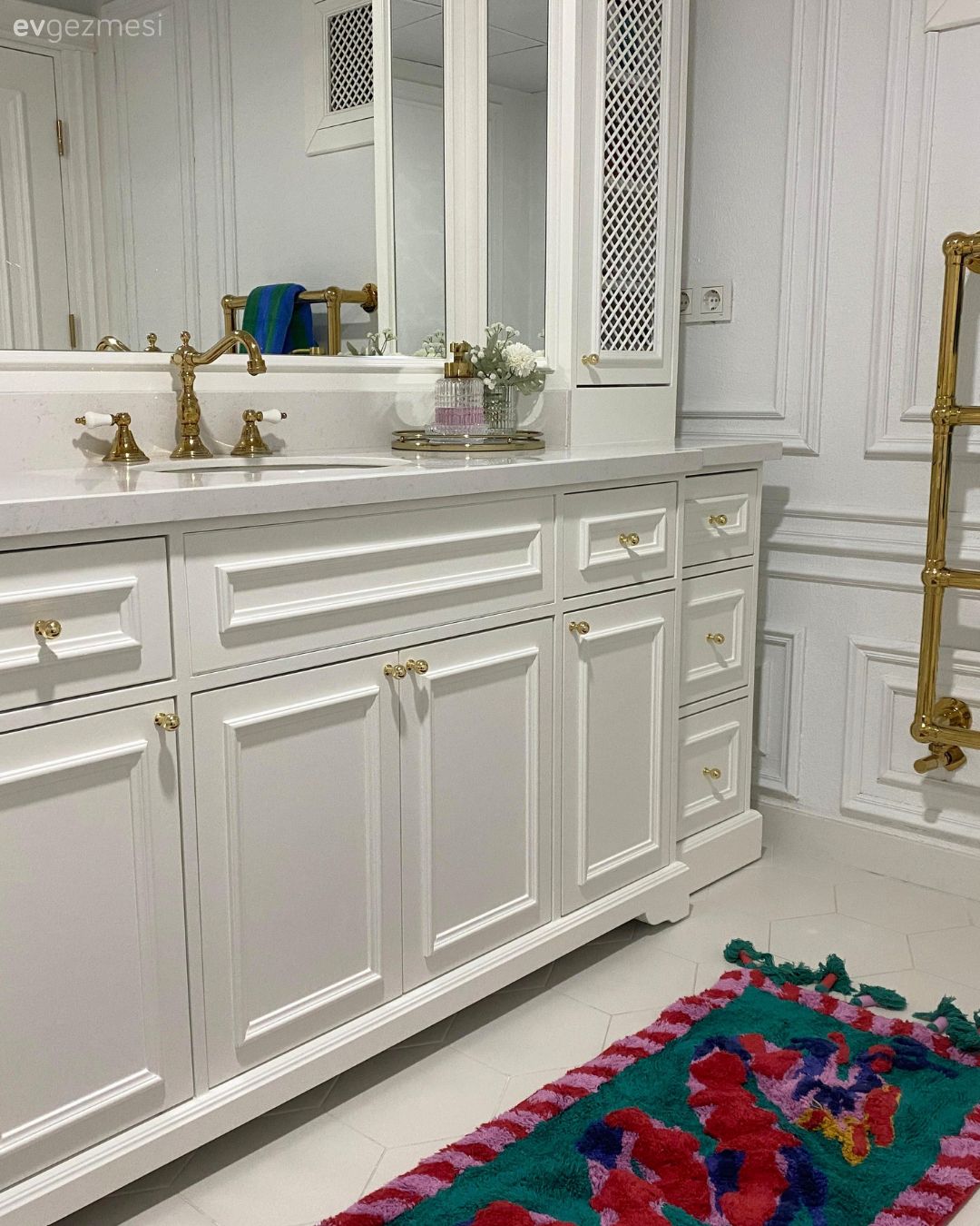 Banyo, Modern, Country, Beyaz, Bej, Altın, Kırmızı, Yeşil, Banyo dolabı, Banyo aynası, Banyo aksesuarları, Banyo paspası