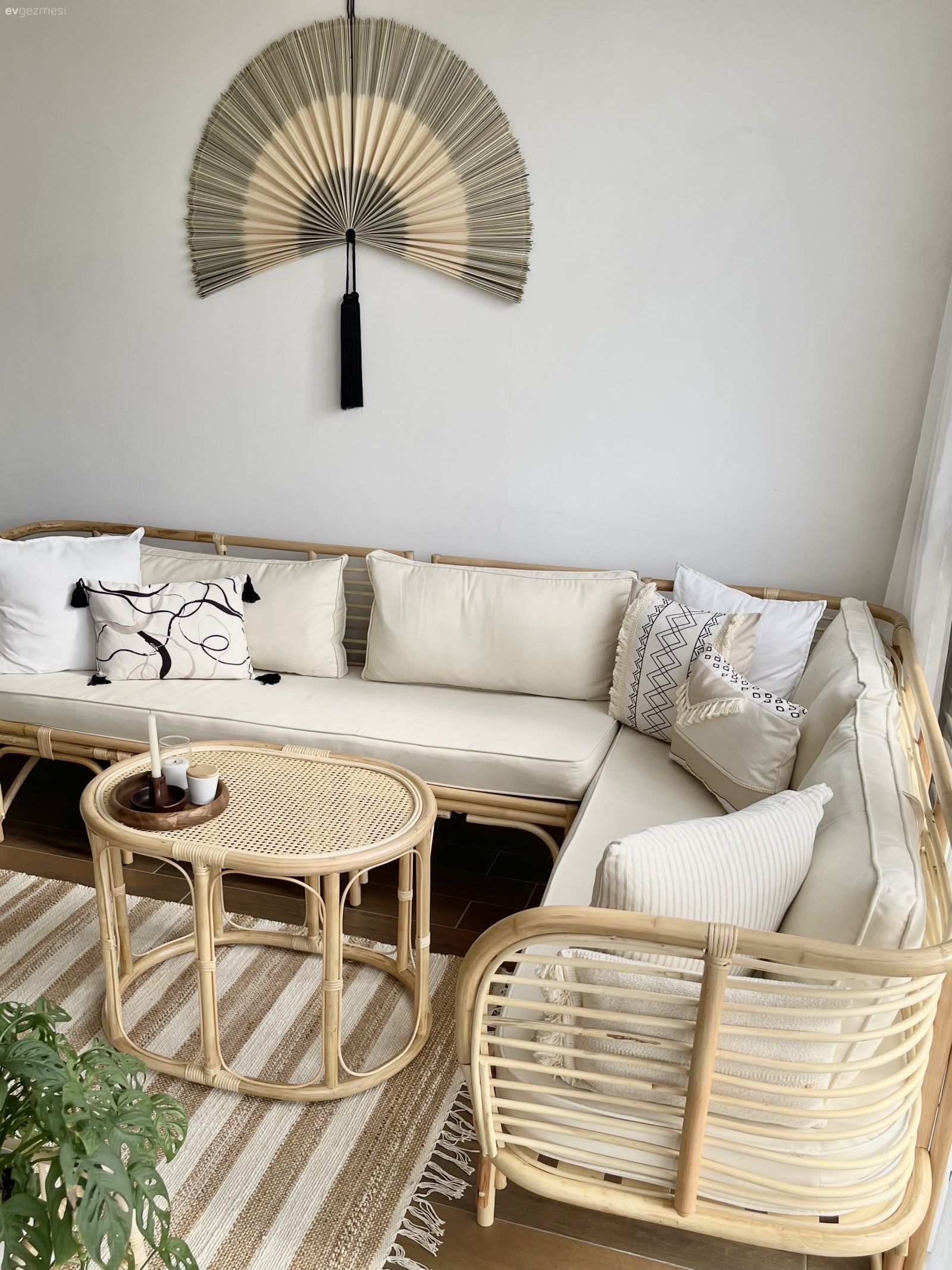 Bu Zevkli Bursa Balkonu Adeta Evin Oturma Odası Kıvamında!