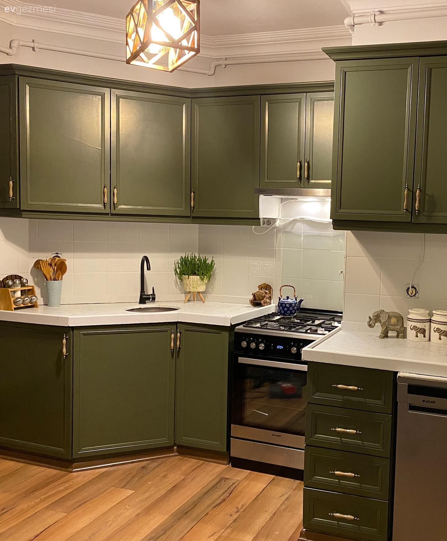 Öncesi&Sonrası: Yeşilin Bu Tonu Mutfağın Yeni Haline Çok Yakışmış!