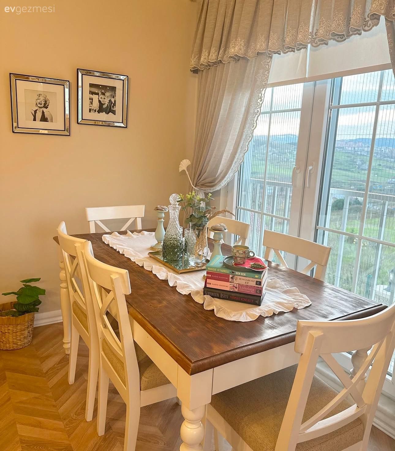 Mutfak perdesi, Mutfak masası, Sandalye, Mutfak aksesuarları, Mutfak, Parke, Dekoratif Objeler, Mutfak tülü