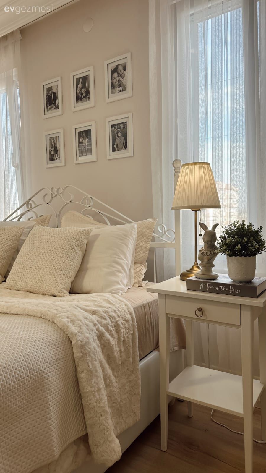 Bu Evde Açık Renkleri İddialı Aksesuarlar Hareketlendirmiş!