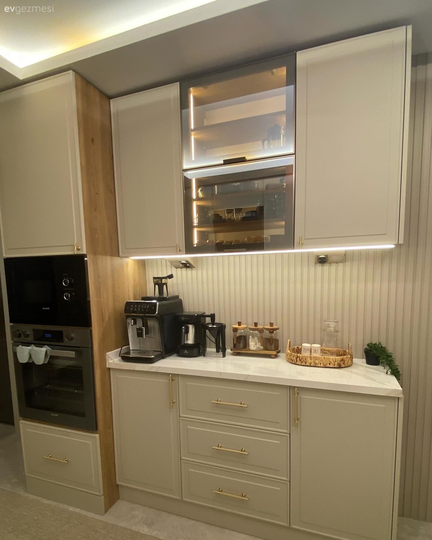 Modern Tarzlı Bu Mutfakta Kahve Köşesi Samimiyet Kaynağı