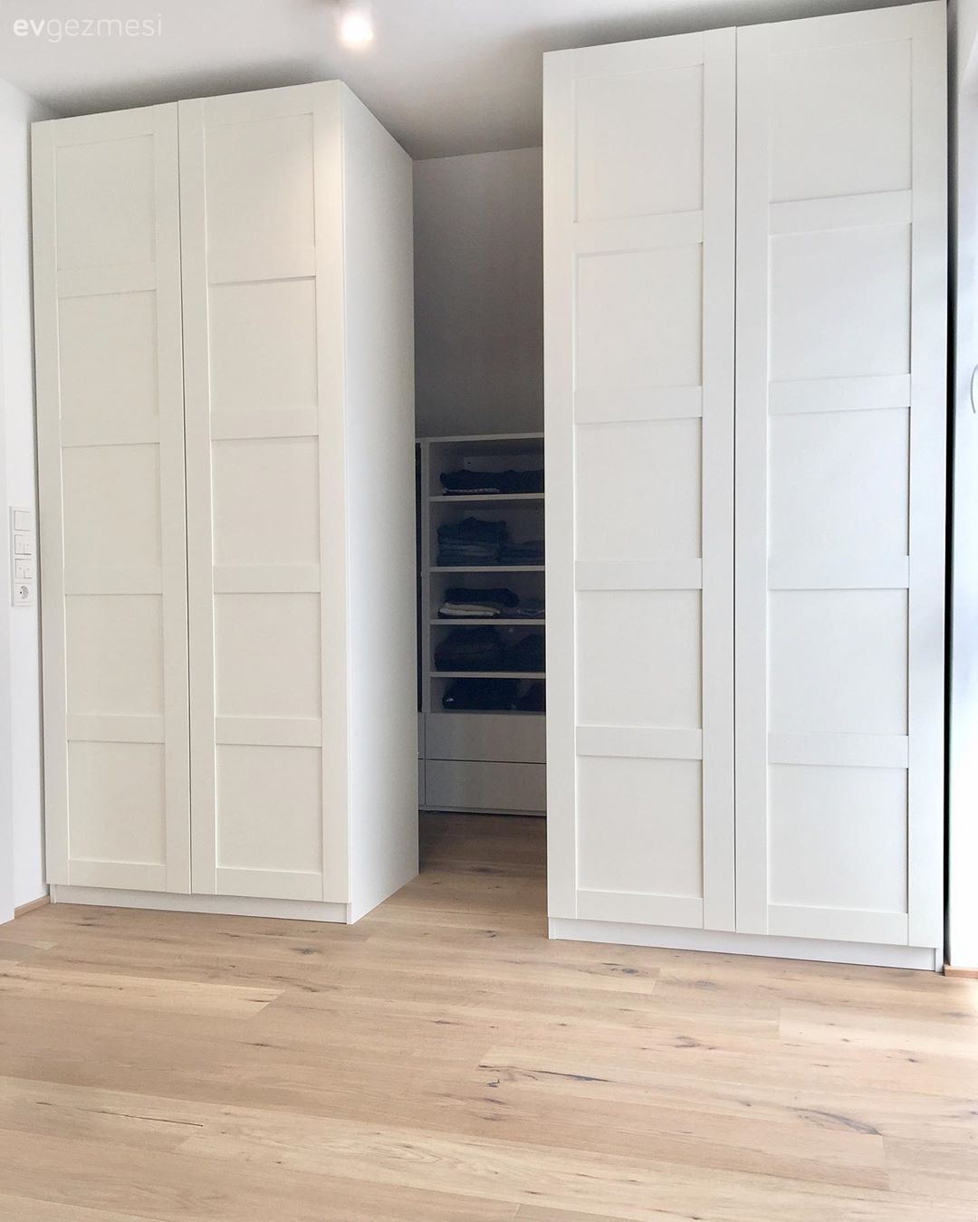 Giyinme odası, Beyaz