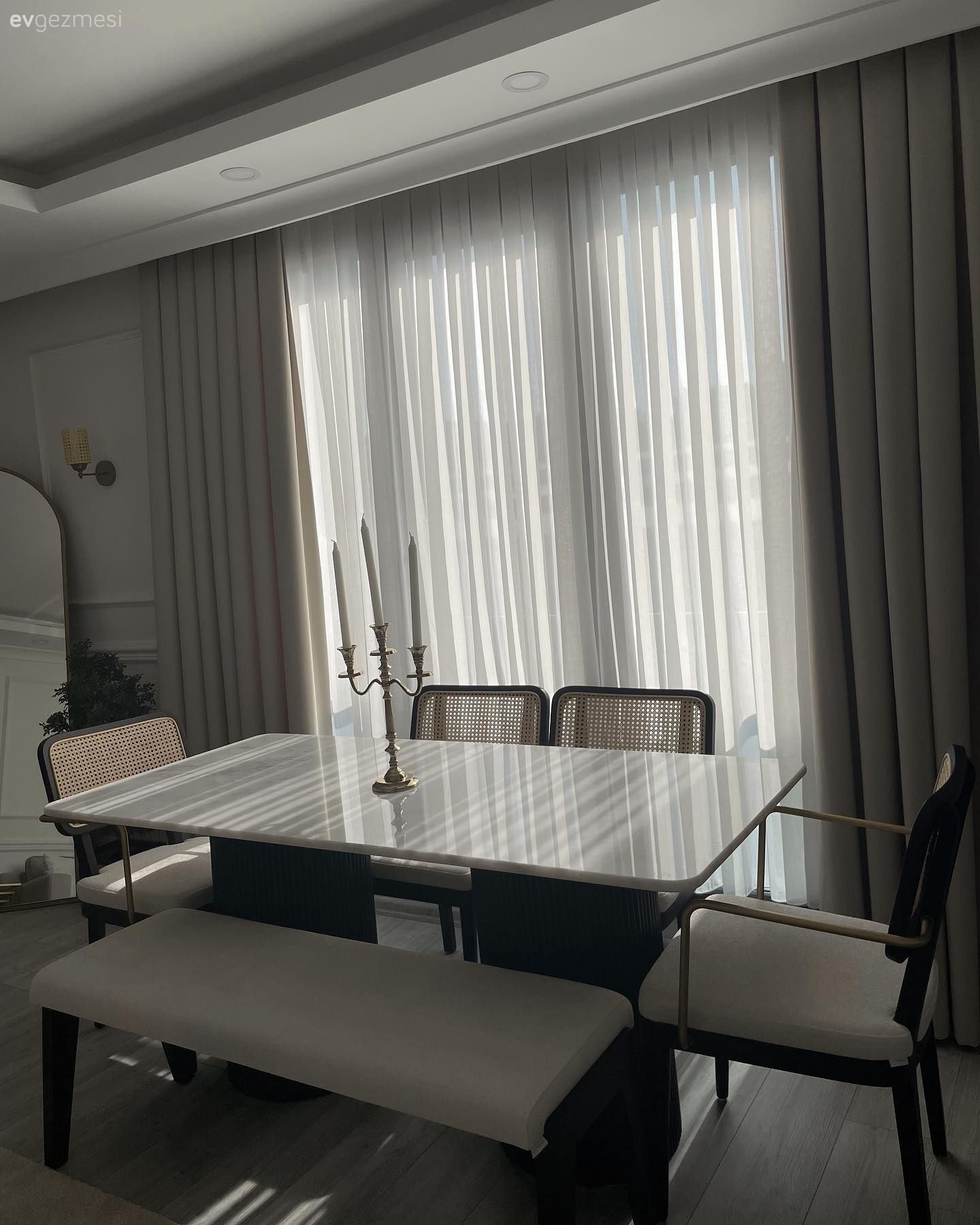 Ev Gezmesi: Eski Mobilyalarına Tamamen Veda Eden Bir İstanbul Evi!