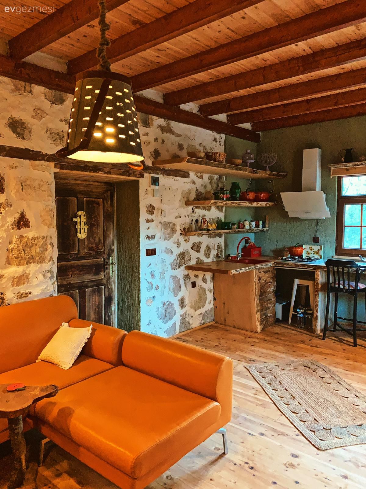 40 Yıllık Bu Taş Evde Tüm Detaylar Dantel Gibi İşlenmiş!