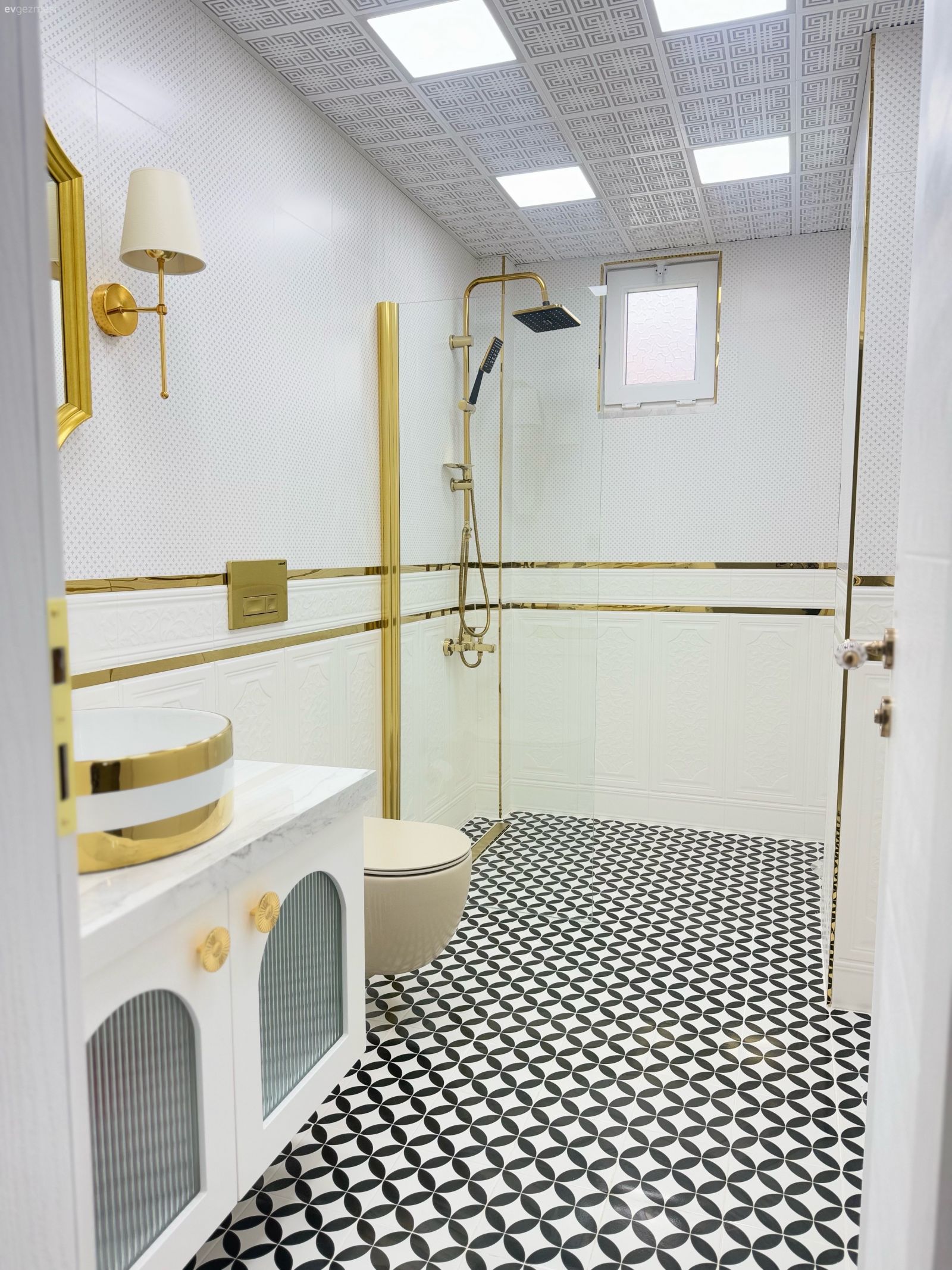 Bu Evdeki Misafir Banyosu Pek Bir Gösterişli