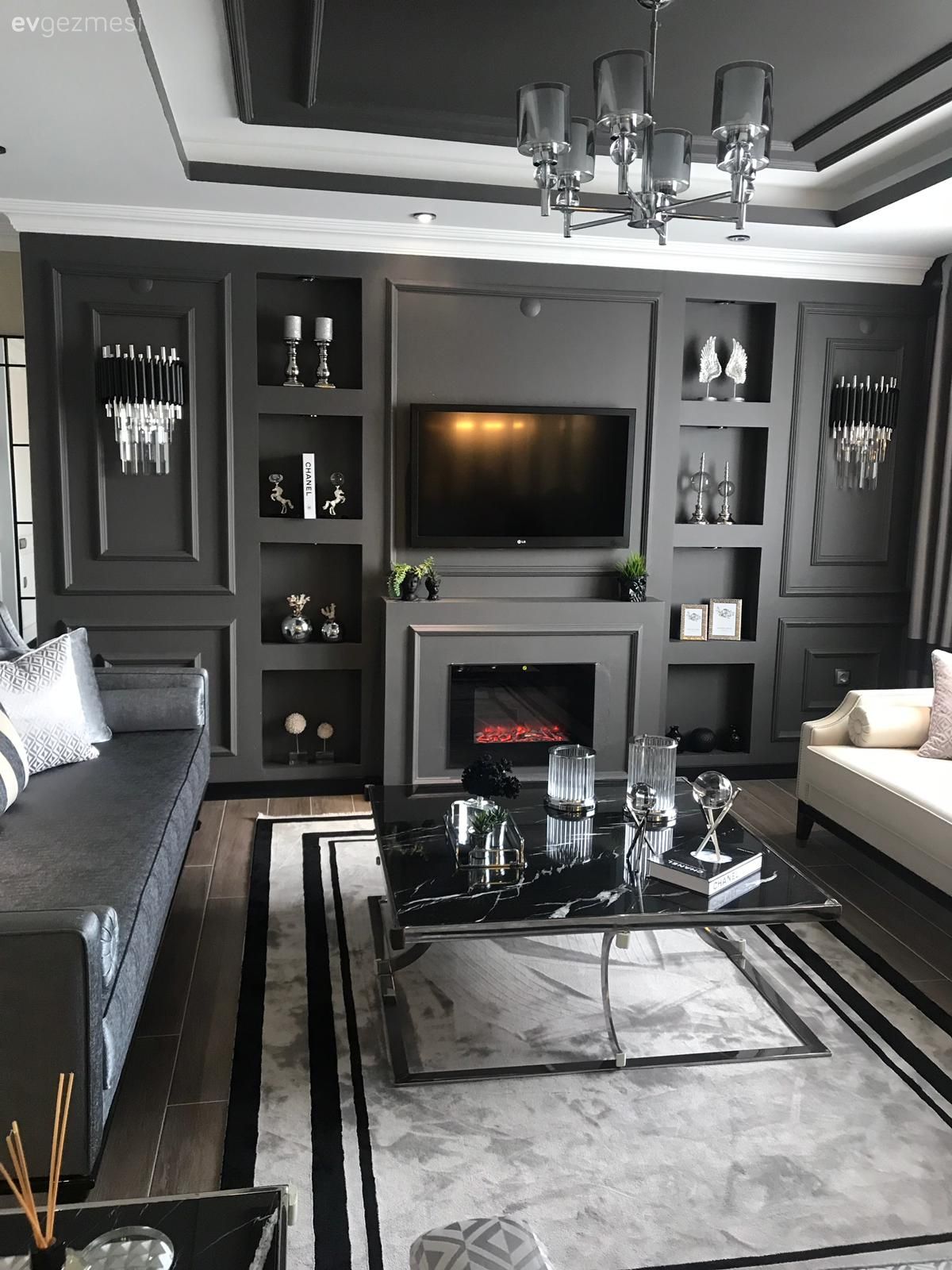 Salon, Art deko, Gri, Antrasit  , Gümüş, Beyaz, Koltuk takımı, Tv ünitesi, Tv ünitesi aksesuarları, Ev Aksesuar, Tavan dekorasyon, Avize, Aydınlatma, Salon avizesi, Sehpa, Orta sehpa, Sehpa üstü aksesuarı, Halı, Salon halısı, Çizgili desen, Desenler, Şömine, Mumluk