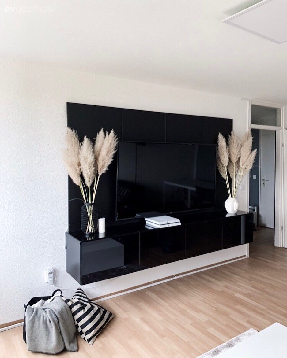 Ev Gezmesi: Siyah ve Beyazı Ayırmaya Kıyamayan Şık Bir Dekor