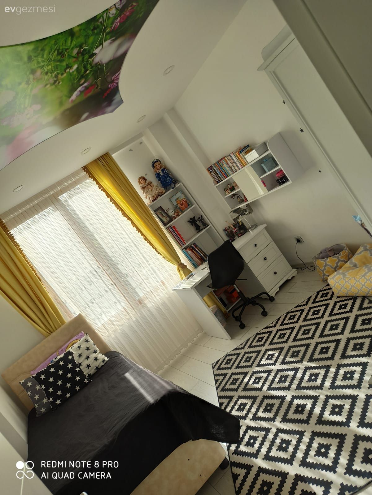Çocuk Odası, Beyaz, Sarı, Siyah, Geometrik desen, Desenler, Halı, Çocuk odası halısı, Tavan dekorasyon, Kitaplık
