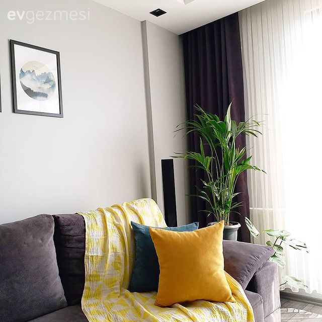 Bu İstanbul Evinin Kapısı Grinin Her Tonuna Açık