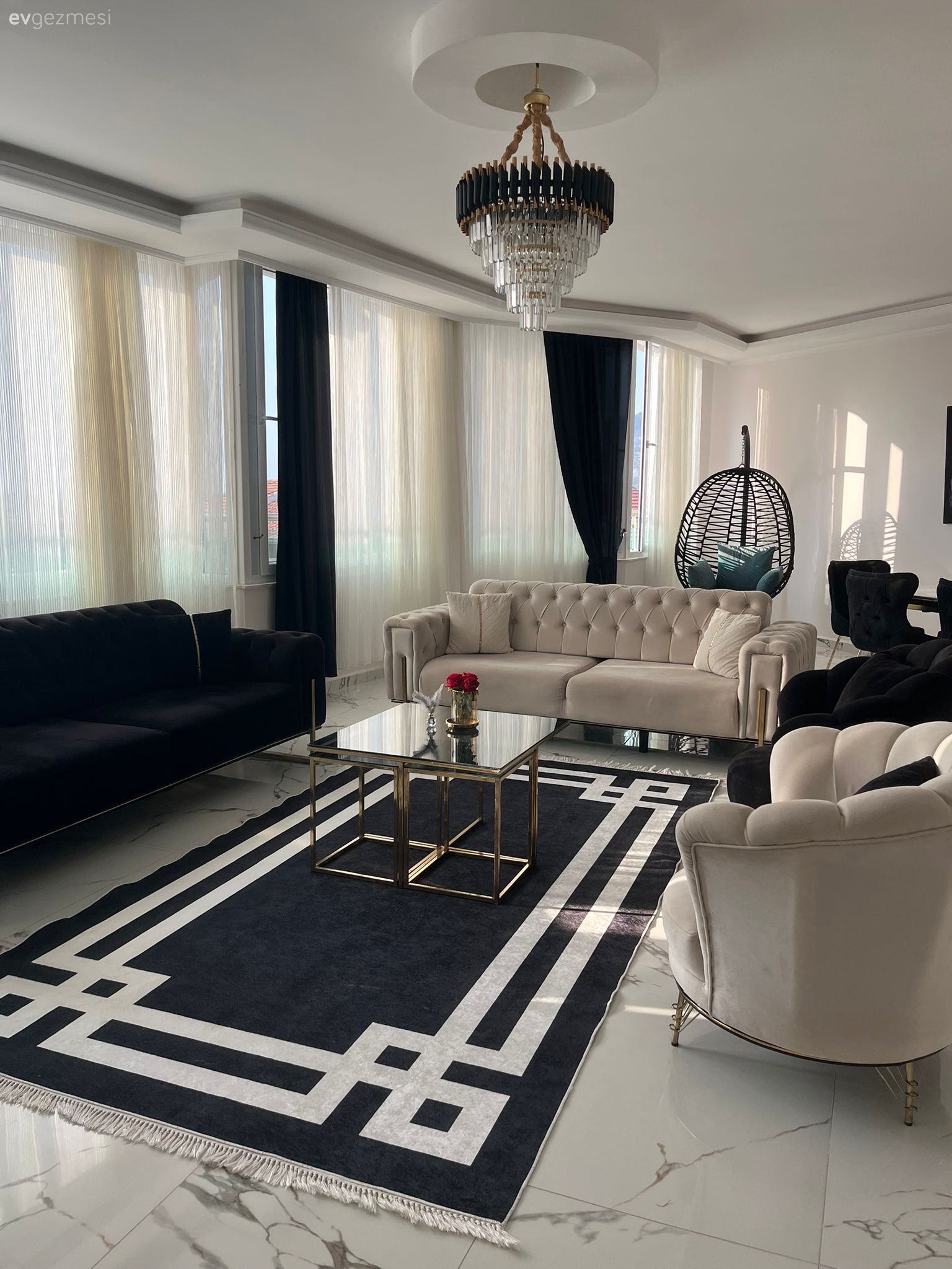 Bu Hatay Evinde Altın Yansımalar Her Detayda Yerini Almış