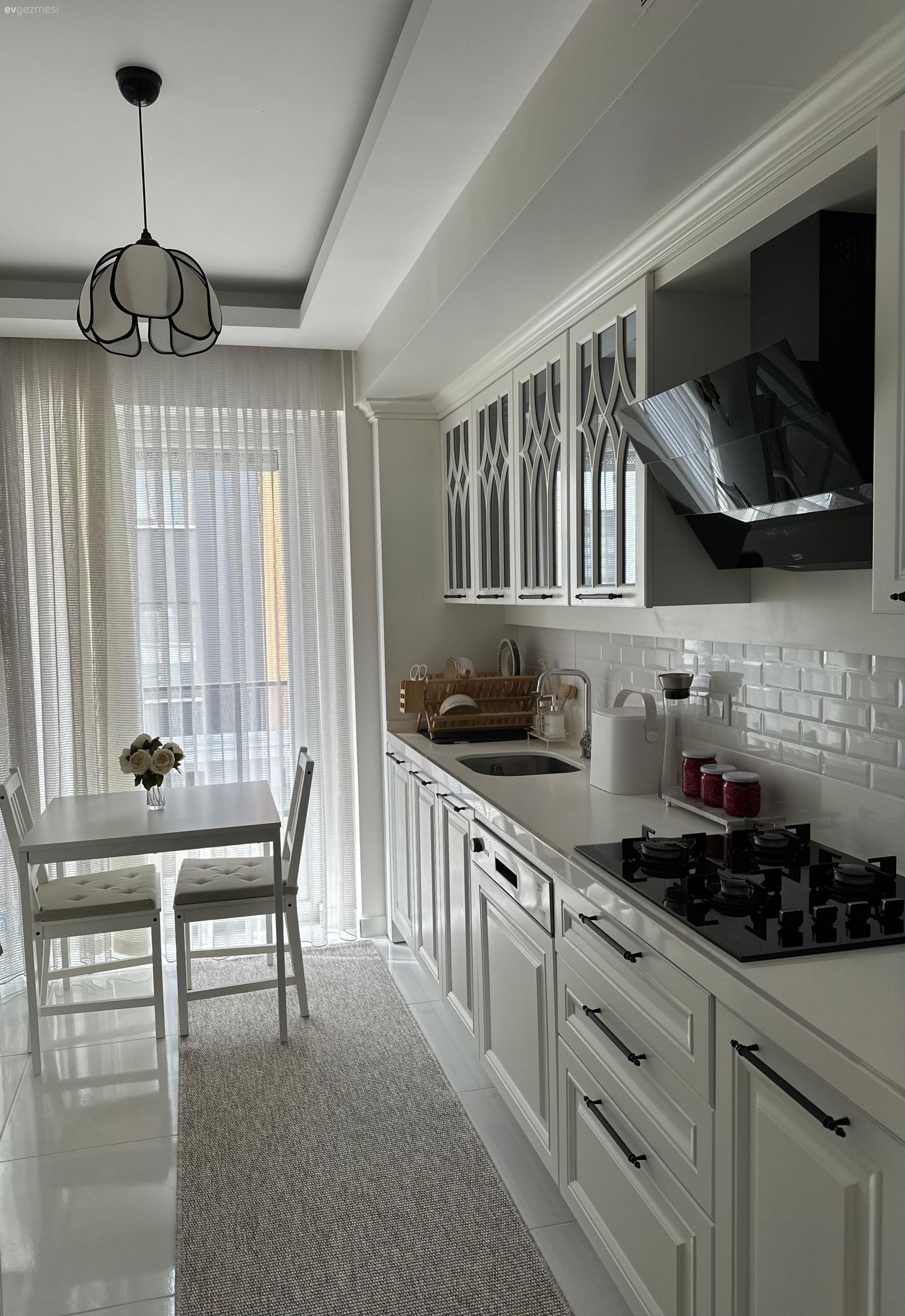 Bu Afyon Evinde Küçük Mutfaklara Özel İyi Fikirler Var