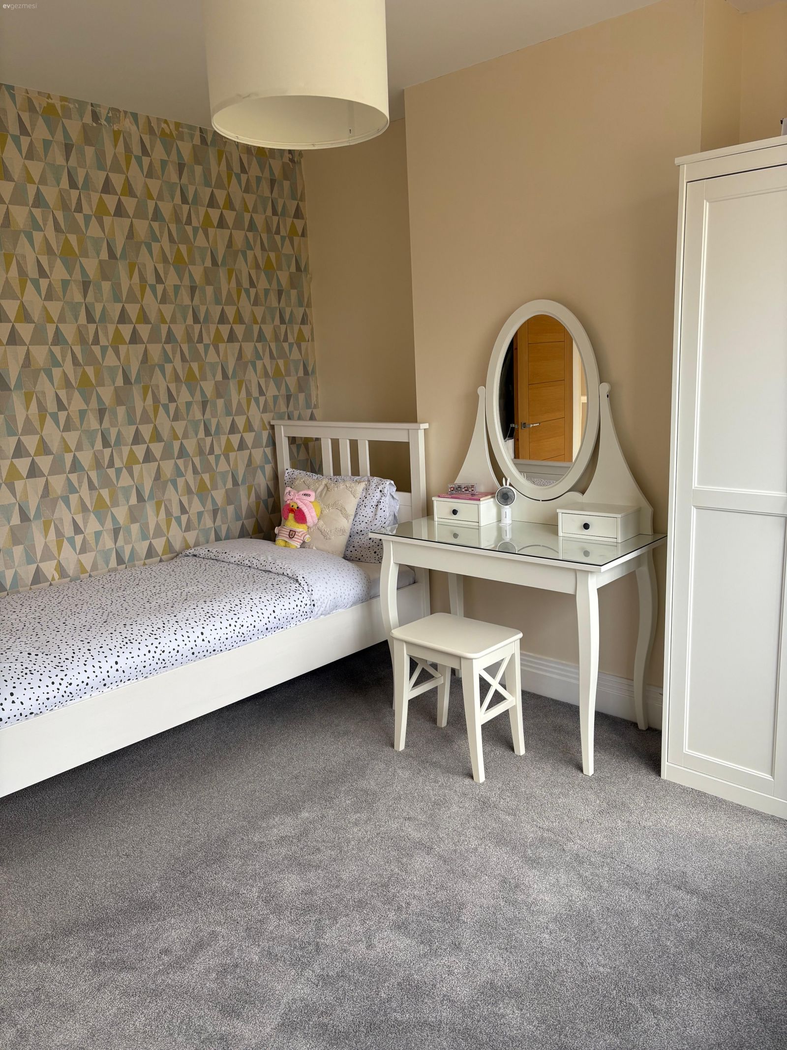 İki Katlı Bu Dubleks Evin Tuğlalı Dış Cephesi İlham Verici