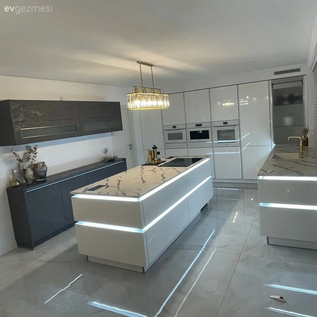 Mutfak, Modern mutfak, Beyaz, Gri, Büyük mutfak, Mutfak tezgahı, Mutfak tezgah arası, Ada mutfak, Mutfak Avize Modelleri, Mutfak zemin seramikleri, Ankastre, Mutfak aksesuarları, Siyah, Kahve köşesi